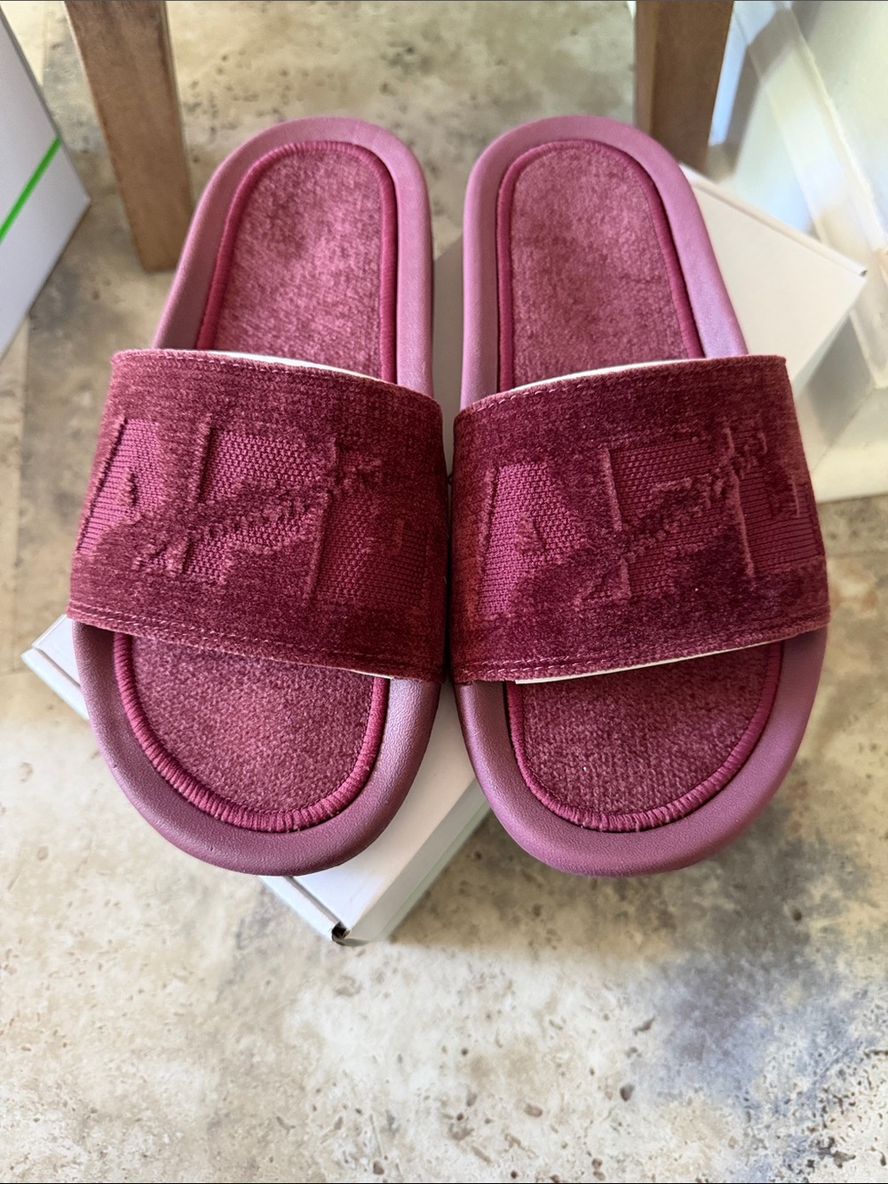 APL‎ Women’s techloom burgundy velvet slide size 7